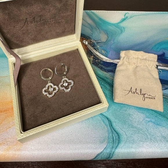 ashlynn avenue Jewelry - Ashlyn Avenue Masie Silver Blossom earrings